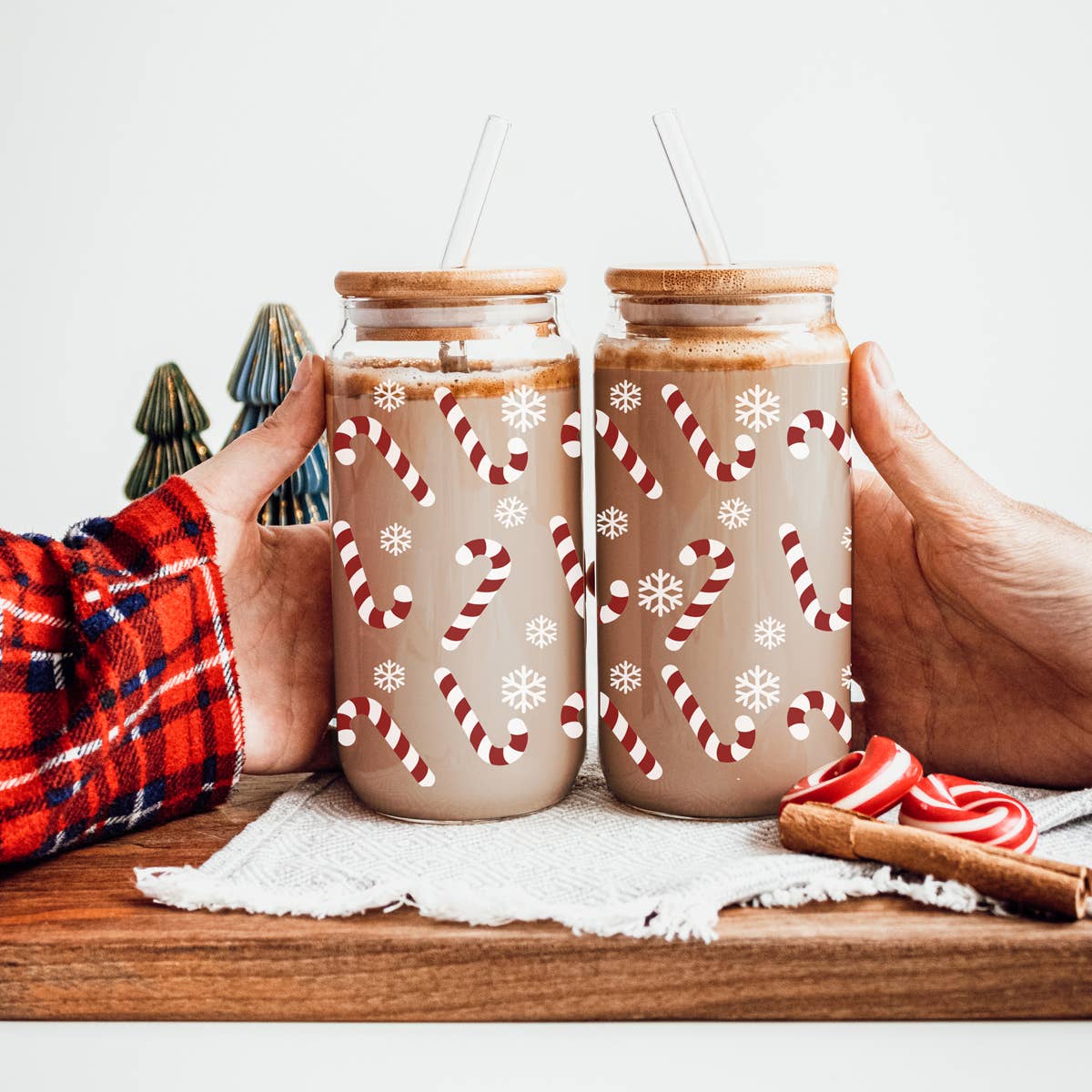 Christmas 17oz Glass Tumblers Collection – Tree Tops Glisten Glass Cups.