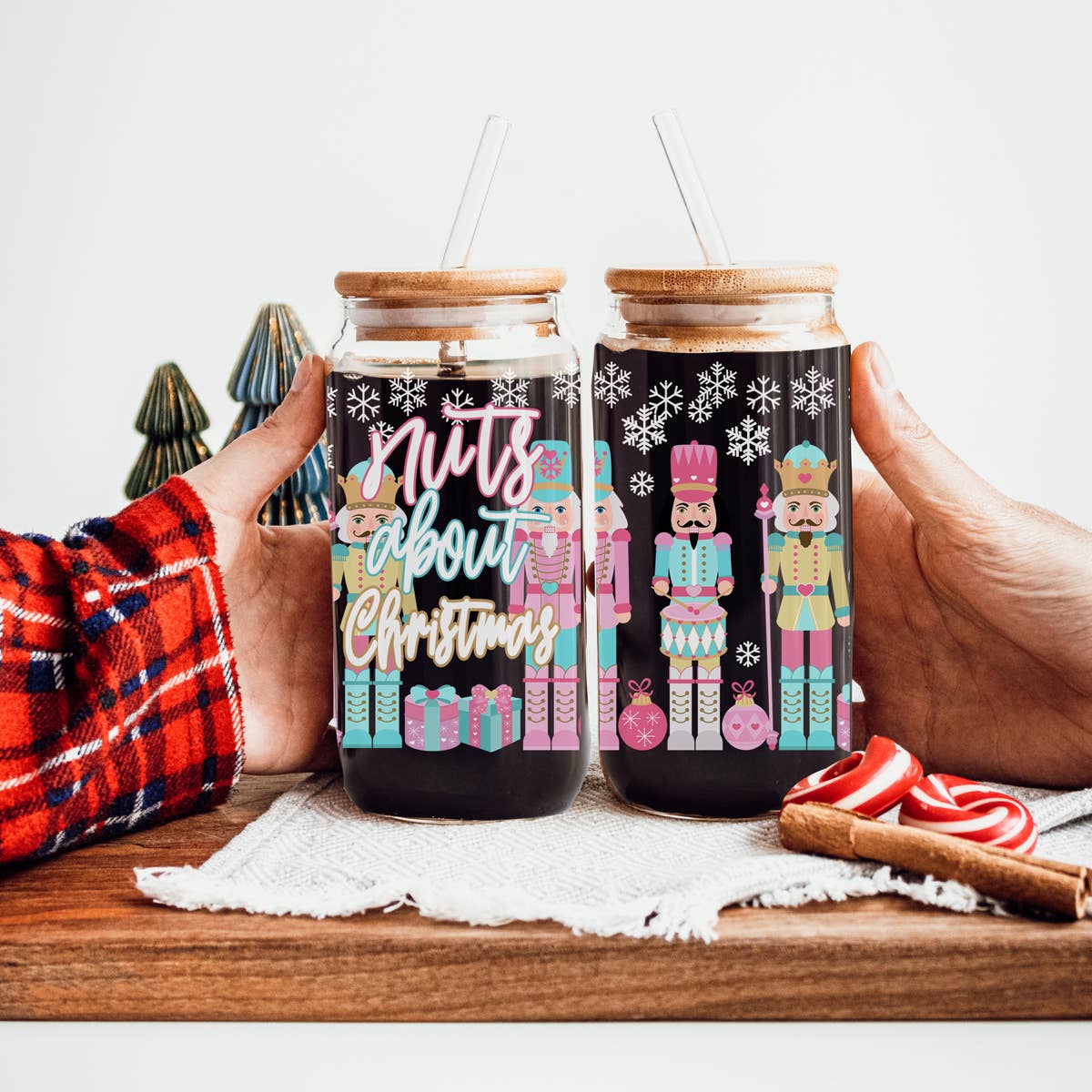 Gia Roma Candy Cane Christmas Can Glass – Holiday Cup with Glass Straw & Lid, Festive Drinkware for Christmas